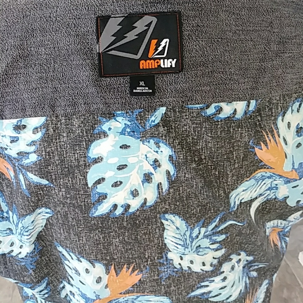 Amplify Men's SS XL Reverse Pattern btn up - Picture 7 of 7